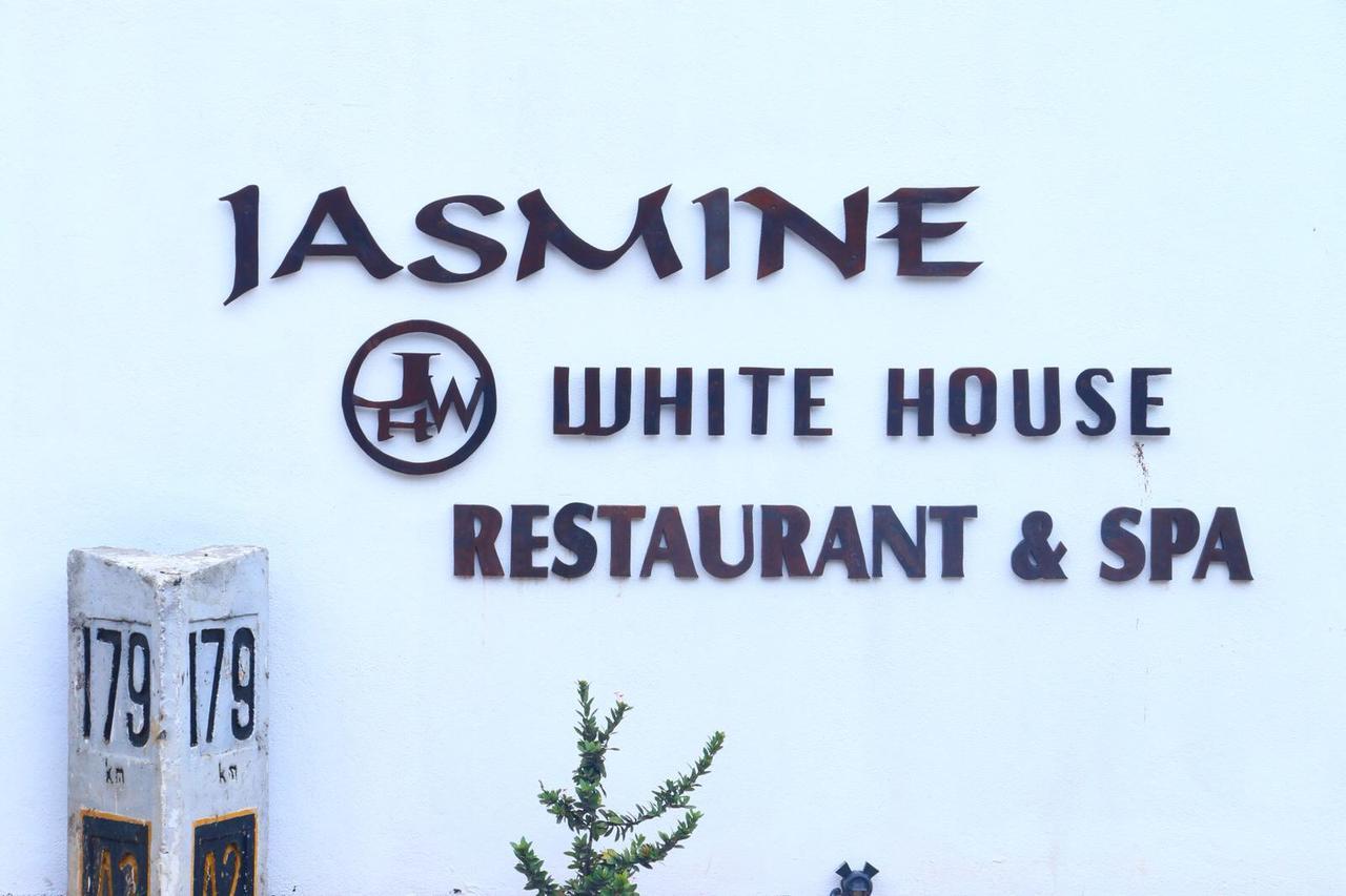 לינה וארוחת בוקר דיקוולה Jasmine White House Restaurant & Spa מראה חיצוני תמונה